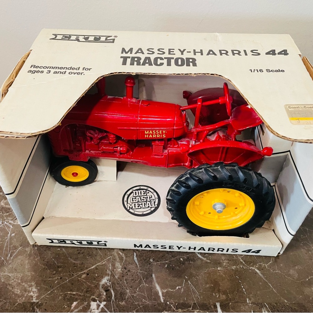 1988 ERTL Massey-Harris 44 Diecast 1:16 Scale Antique Tractor NRFB
